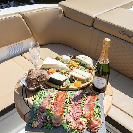 Botel Luxury Yacht *