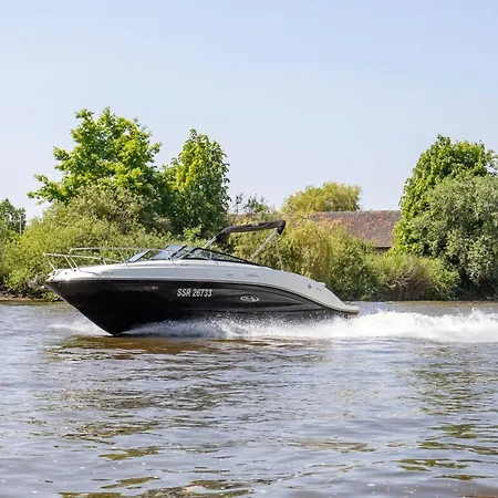 Luxury Yacht Botel *