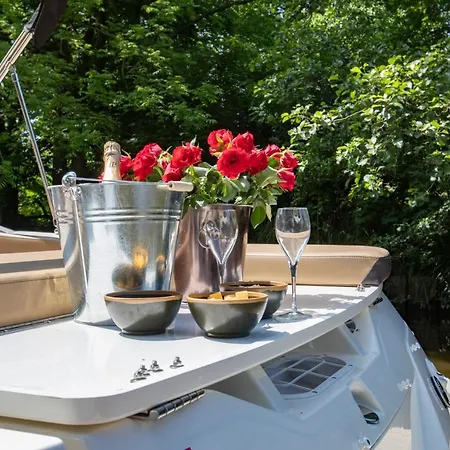 Luxury Yacht Bådhotel